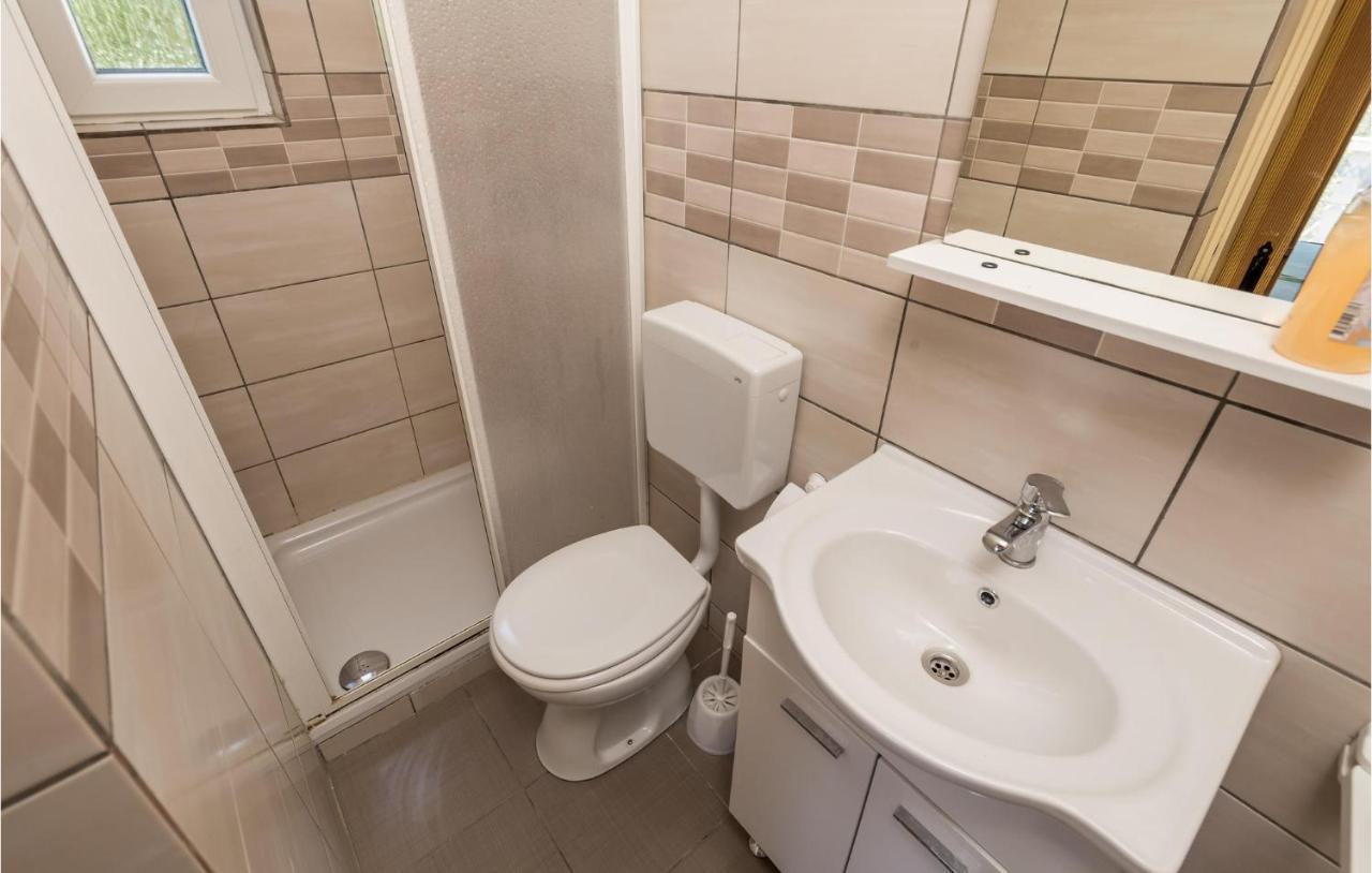 1 Bedroom Amazing Apartment In קמפור מראה חיצוני תמונה