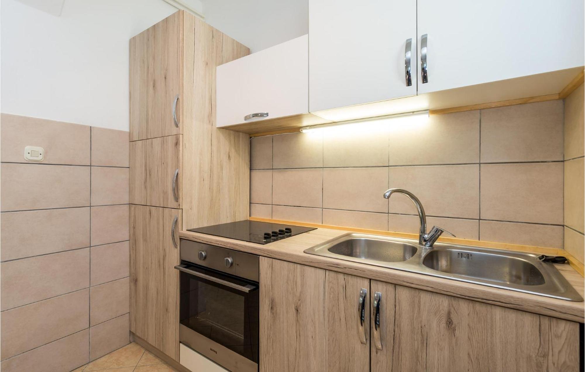 1 Bedroom Amazing Apartment In קמפור מראה חיצוני תמונה