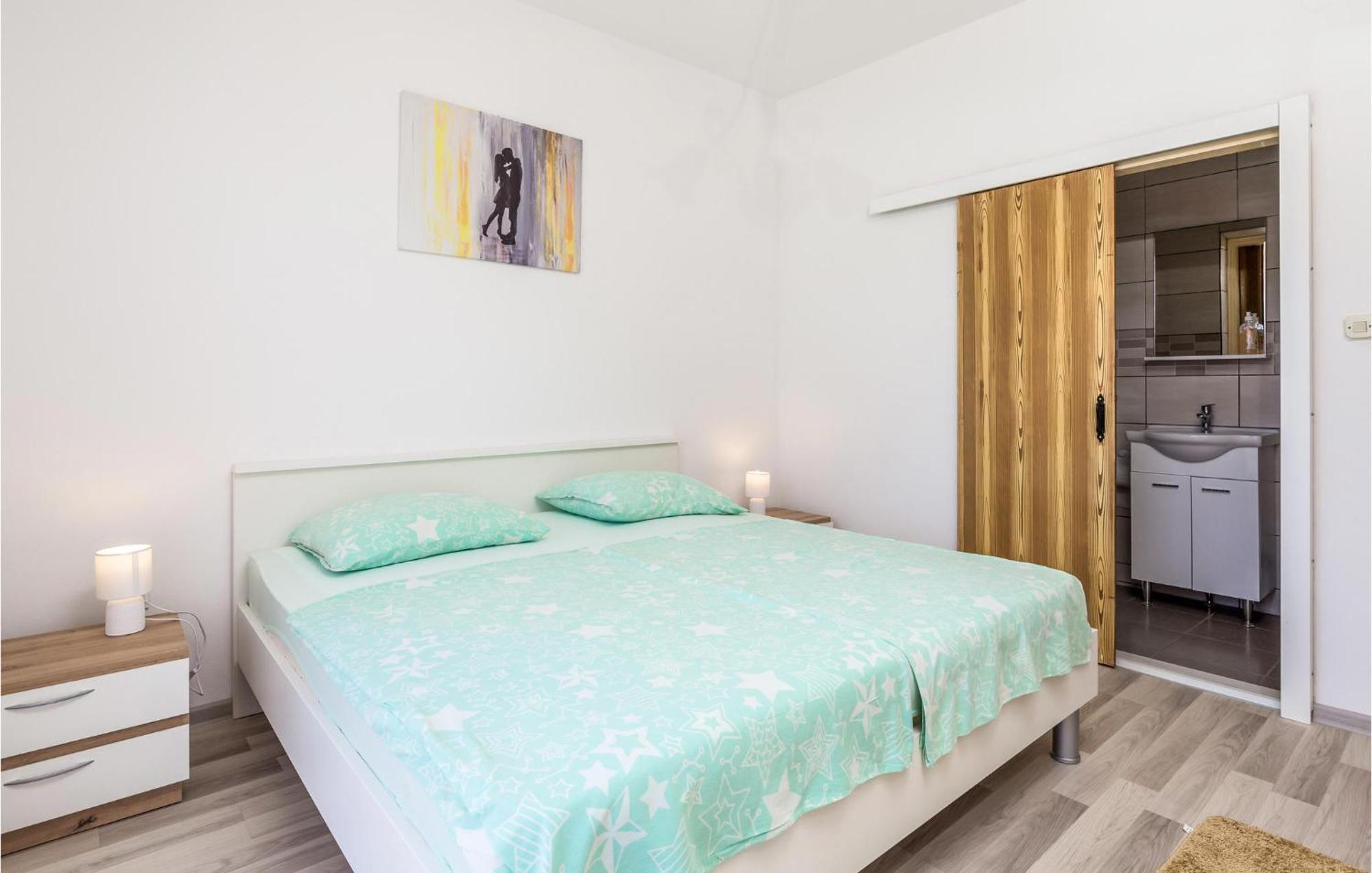 1 Bedroom Amazing Apartment In קמפור מראה חיצוני תמונה